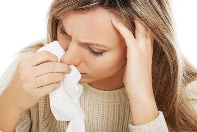 Какие симптомы сопровождают кровь из носа